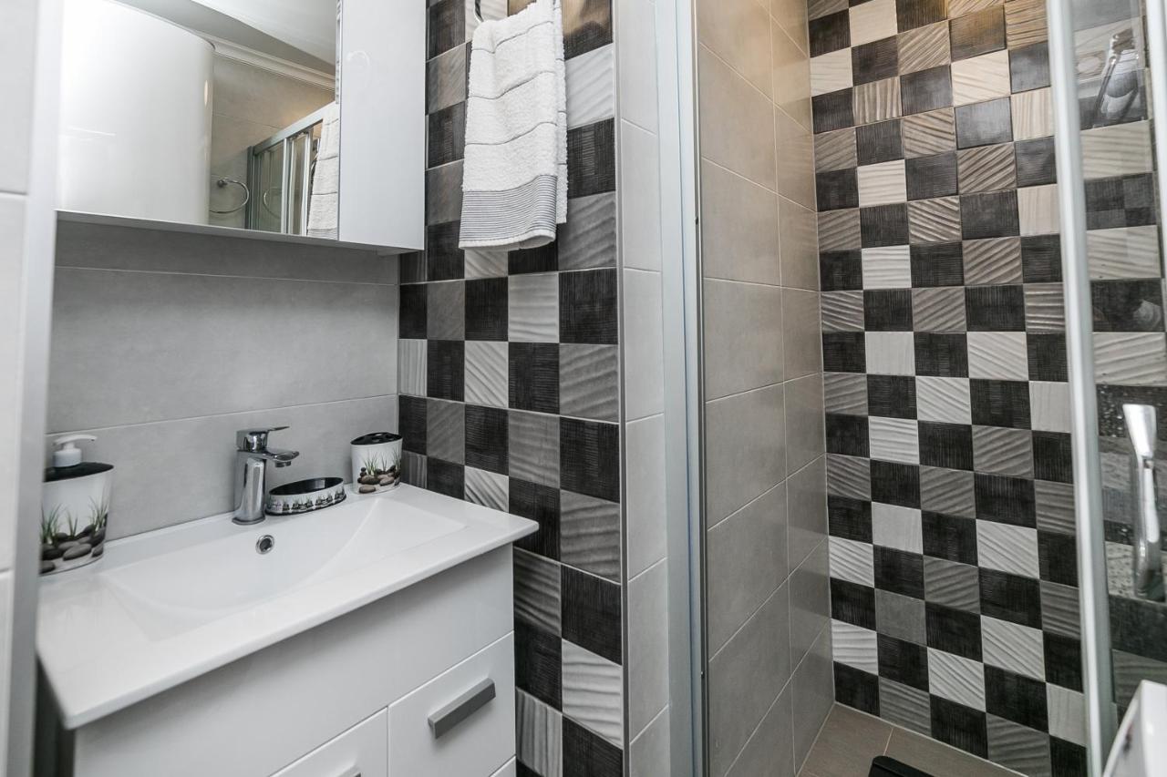 Ferienwohnung Gray Luxe Belgrad Exterior foto